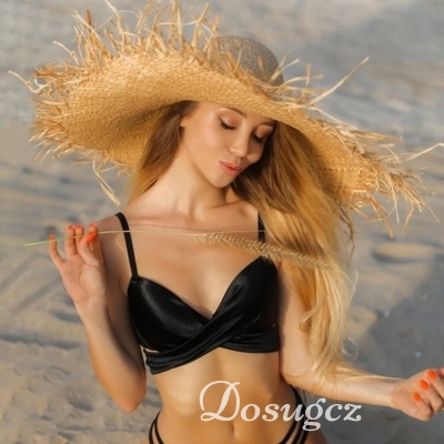 külot holda tort oyoq ustida etuk ayol